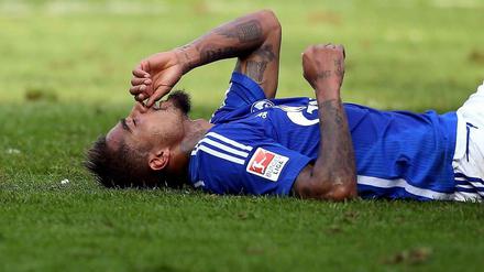 Vorerst am Boden: Der FC Schalke 04 ist bereits aus dem DFB-Pokal ausgeschieden und hat nun am ersten Spieltag auch noch eine 1:0-Führung innerhalb weniger Minuten aus der Hand gegeben.