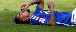 Vorerst am Boden: Der FC Schalke 04 ist bereits aus dem DFB-Pokal ausgeschieden und hat nun am ersten Spieltag auch noch eine 1:0-Führung innerhalb weniger Minuten aus der Hand gegeben.