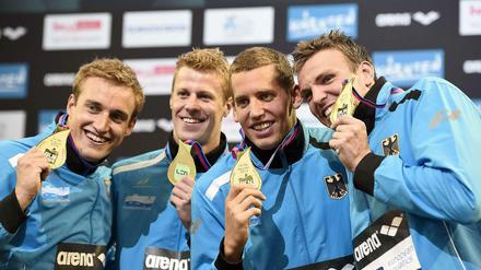 Die Goldjungs: Paul Biedermann, Yannick Lebherz, Clemens Rapp und Robin Backhaus (von rechts nach links).