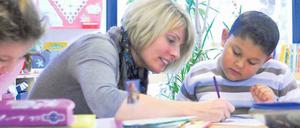 Schau mal, ich helf dir. Engagement ist viel wert – ersetzt aber kein Fachstudium. Und das haben zu wenige Lehrer in Berlin in den Fächern, die sie unterrichten.