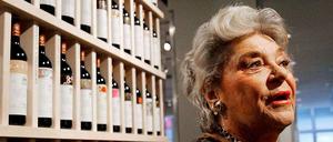 Auch im hohen Alter hat Philippine de Rothschild für den Wein ihrer Weingüter in Frankreich, den USA und Chile geworben. Bevor sie ins Weingeschäft einstieg, war sie eine erfolgreiche Schauspielerin. Sie starb nun im Alter von 80 Jahren. 