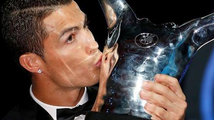 Küsschen für sich selbst: Cristiano Ronaldo.