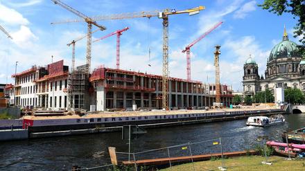 Da tut sich was. Anfang 2018 soll das Stadtschloss in Berlins Mitte wieder aufgebaut sein.
