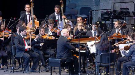 Daniel Barenboim und das West-Eastern Divan Orchestra.
