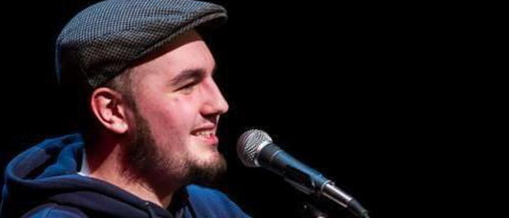 Marvin Weinstein moderiert die diesjährigen U20-Poetry Slam-Meisterschaften.