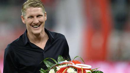 Gibt es mehr Blumen für ihn? Bastian Schweinsteiger.