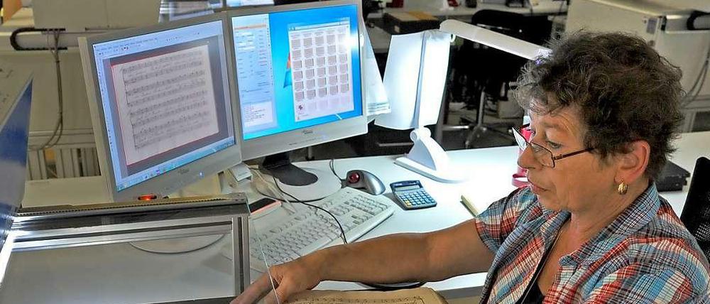 Viele Besucher von Bibliotheken wollen auch die elektronische Medien nützen. .