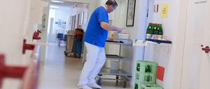 Hierzulande arbeiten rund 5,5 Millionen Menschen im Gesundheitssektor, davon rund 1,1 Millionen in Krankenhäusern.