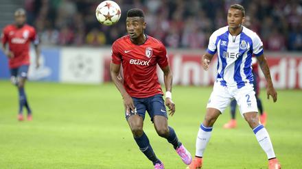 Transfer verzögert sich: Salomon Kalou (m.) soll zur Hertha kommen.