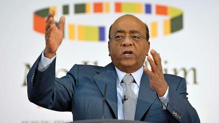 Der Mobilfunkunternehmer Mo Ibrahim hat sein Geld im Sudan verdient und in London seine Stiftung aufgebaut, die afrikanische Präsidenten auszeichnet, wenn sie ihr Land vorangebracht haben, halbwegs demokratisch regiert haben, und freiwillig abgetreten sind. Es gibt bisher nur drei Preisträger. 