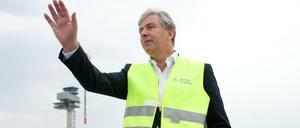 Ist da drüben noch Platz? Klaus Wowereit, BER-Aufsichtsratschef. Er erfuhr vorige Woche von der Warnung des Flughafenschefs.