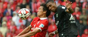 Ausgeglichen: Mainz' Koo (li.) und Hannovers Marcelo im Zweikampf.