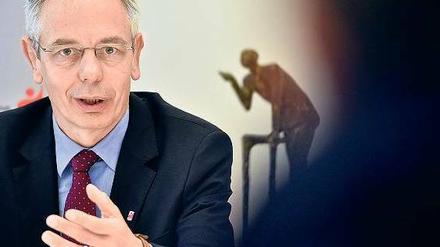 „Unfassbar teuer“ ist für Michael Vassiliadis die Förderung der erneuerbaren Energien. Foto: picture-alliance/dpa