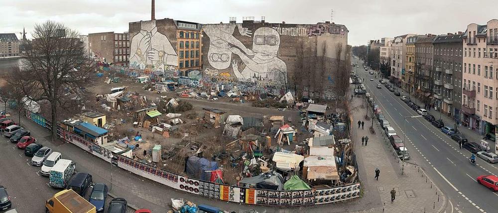 Die Cuvry-Brache in Kreuzberg - der Senat sagt: „Die Voraussetzungen einer Räumung werden derzeit geprüft.“
