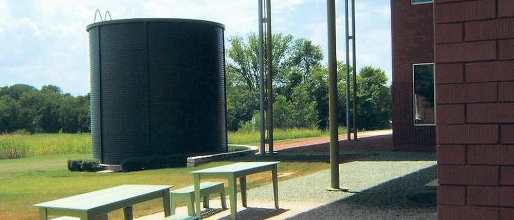 Regen auffangen, Sommersonne fernhalten, Wintersonne einfangen. Das Gemeindezentrum in Wylie (Texas/USA) wurde nach allen Regeln der nachhaltigen Baukunst gebaut.