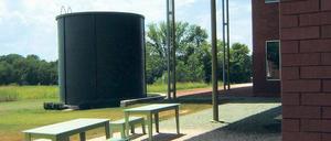 Regen auffangen, Sommersonne fernhalten, Wintersonne einfangen. Das Gemeindezentrum in Wylie (Texas/USA) wurde nach allen Regeln der nachhaltigen Baukunst gebaut.