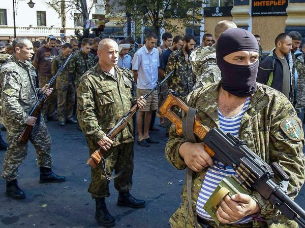 Pro-russische Separatisten in Donezk.