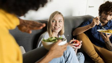 Insbesondere bei jungen Erwachsenen zwischen 18 und 24 Jahren nimmt der Body-Mass-Index BMI mit steigendem Alter zu.