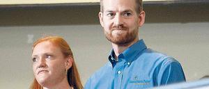 Gottes Wille, oder ZMapp? Der amerikanische Arzt und Missionar Kent Brantly, hier mit seiner Frau Amber, hat sich in Liberia mit Ebola angesteckt und wurde dann mit dem experimentellen Medikament behandelt. Er hat überlebt. 