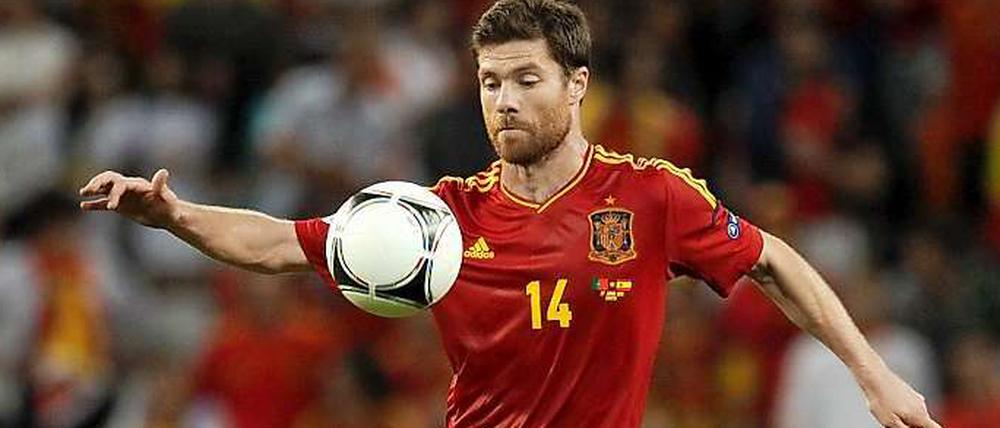 Der Ex-Weltmeister Alonso kommt... für Weltmeister Kroos.