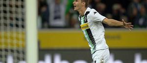 Mönchengladbachs Branimir Hrgota bejubelt ein Tor gegen Sarajevo. 