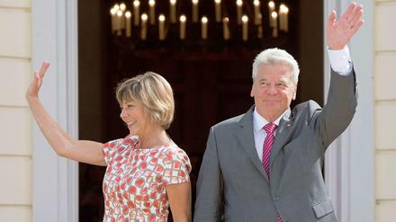 Willkommen beim Bundespräsidenten. Joachim Gauck hat die Tradition der Sommerfeste beendet und richtet nun alljährlich ein Bürgerfest aus. 