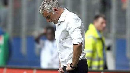 Mirko Slomka hat seinen Retternimbus aufgebraucht und steht mittlerweile eher symbolisch für den fehlenden Erfolg beim HSV.