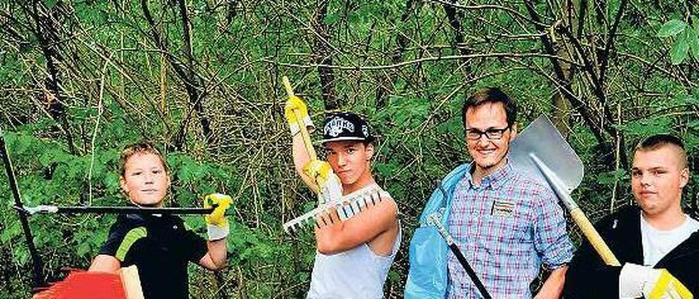 Kinder- und Jugendprojekt Arche Hellersdorf. Die Jugendlichen wollen das angrenzende Naturschutzgebiet säubern.