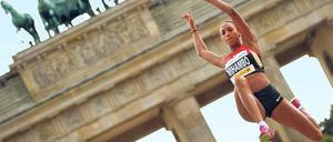 Spektakel am Brandenburger Tor: "Berlin fliegt" am Samstag.