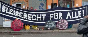 Flüchtlinge und Unterstützer protestieren für ein Bleiberecht für alle. Die Realität sieht anders aus.