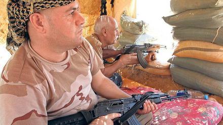 Kampf gegen die Dschihadisten. Kurdische Peschmerga-Truppen gehen in der Nähe der Stadt Jalawla im Norden des Irak in Stellung. Die Region um Jalawla ist wegen der Verkehrsverbindung in die Hauptstadt Bagdad von strategischer Bedeutung. 