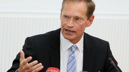 Der Machtkampf ist eröffnet: Michael Müller verkündet am Freitag bei einer spontan einberufenen Pressekonferenz seine Kandidatur für das Amt des Regierenden Bürgermeisters.