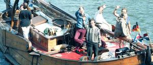 Über Wasser. 28 Boote mit mehr als 200 Niederländern durften 1987 nach West-Berlin fahren. Die Fahrt gilt als „erste Passagierschifffahrt nach Kriegsende“.