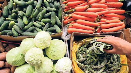 Noch alles da. Auf dem Markt in St. Petersburg herrscht an Obst und Gemüse kein Mangel – trotz des Importstopps, den Russland gegen EU-Agrarprodukte verhängt hat.