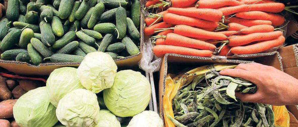 Noch alles da. Auf dem Markt in St. Petersburg herrscht an Obst und Gemüse kein Mangel – trotz des Importstopps, den Russland gegen EU-Agrarprodukte verhängt hat.