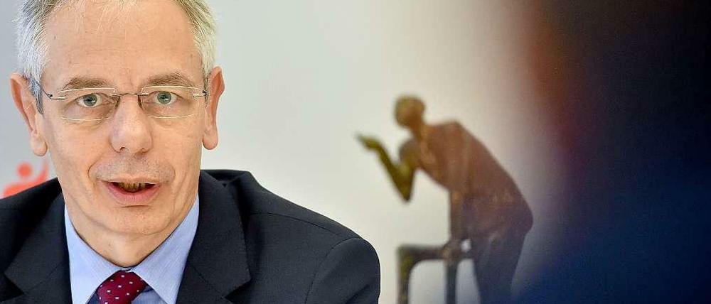 Der Vorsitzende der IG BCE sitzt auch in der Ethikkommission der Bundesregierung für eine sichere Energieversorgung. Die bisherige Form der EEG-Förderung lehnt er als "unfassbar teuer" ab. 