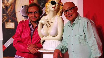 Drei Damen vom Grill? Nee, Wigald Boning und Thomas Koschwitz an ihrer neuen Wirkungsstätte: im Schlossparktheater in Steglitz-Zehlendorf.