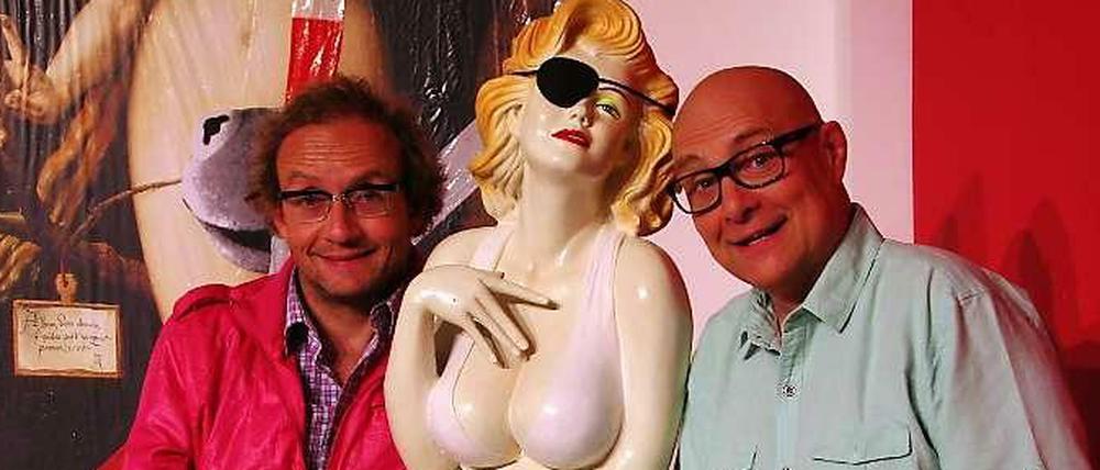 Drei Damen vom Grill? Nee, Wigald Boning und Thomas Koschwitz an ihrer neuen Wirkungsstätte: im Schlossparktheater in Steglitz-Zehlendorf.