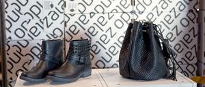 Schuhe und Taschen online verkaufen und verschicken - das ist in einem Satz das Geschäftsmodell des Onlinehändlers Zalando.