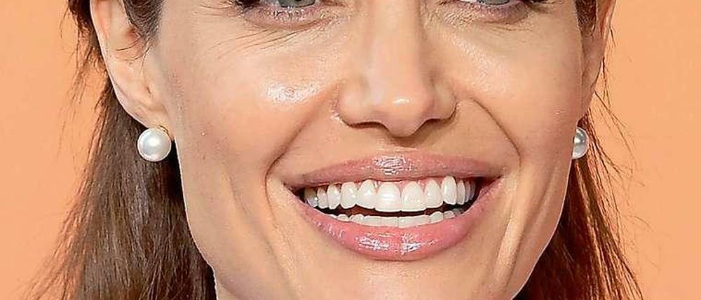 Ein makelloses Gebiss ist in Hollywood Pflicht. Angelina Jolie zeigt eins.