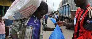 Die Menschen in Westafrika sind auf Hilfslieferungen aus dem Ausland angewiesen.