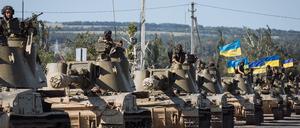 Ukrainische Panzer fahren im Osten des Landes auf. Im September werden die Streitkräfte gemeinsam mit der US-Armee und der Bundeswehr üben.