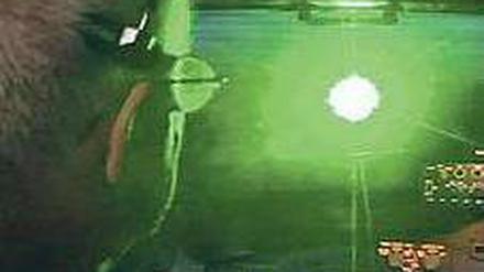 Geblendet. Dieses Bild zeigt eine Laserattacke aus der Sicht eines Piloten.