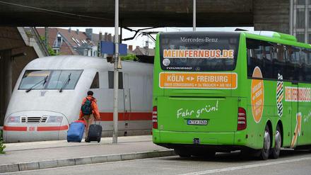 In der Bilanz der Bahn macht sich die Konkurrenz durch die Fernbusse bereits bemerkbar. Streiks könnten diesen Effekt noch verstärken.