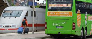 In der Bilanz der Bahn macht sich die Konkurrenz durch die Fernbusse bereits bemerkbar. Streiks könnten diesen Effekt noch verstärken.