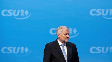 Es wird einsam um ihn - auch in der CSU: Horst Seehofer.
