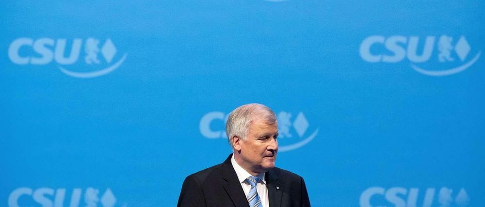 Es wird einsam um ihn - auch in der CSU: Horst Seehofer.
