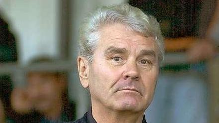 Wolfgang Wruck, früherer DDR-Fußballnationalspieler und Abwehrstratege des 1. FC Union Berlin, aufgenommen am 05.10.2003 im Stadion an der Alten Försterei. 