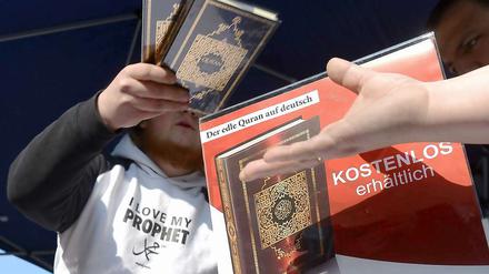 In Deutschland gewinnen Salafisten immer mehr Anhänger.