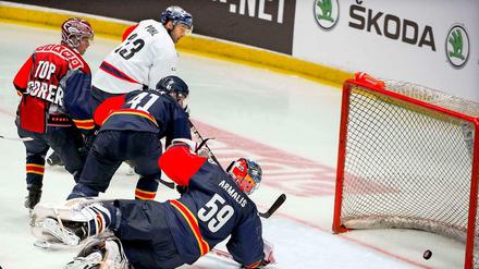 Petr Pohl sicherte den Eisbären im Penaltyschießen den Sieg.
